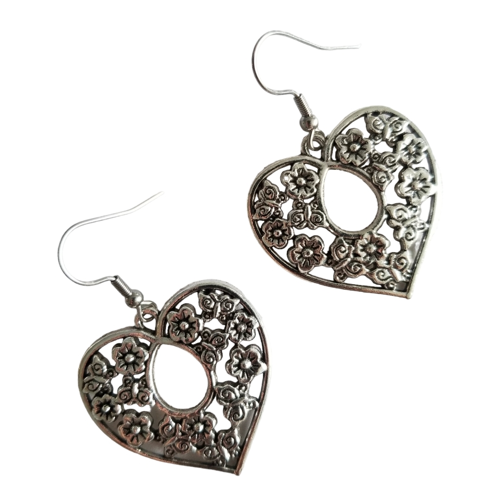 Handcrafted Heart Rarrings - Picture 2 of 4